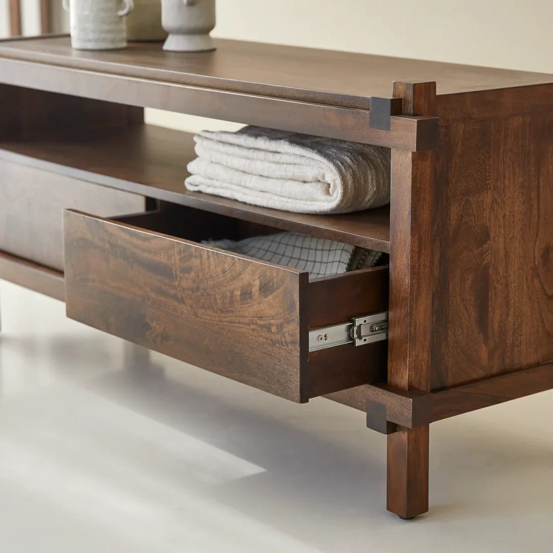 Pandora Tv Unit